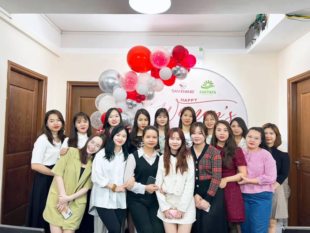 Santafa chúc mừng ngày Quốc tế Phụ nữ 8/3 – Dành tặng yêu thương tới một nửa thế giới Ngày 8/3.1