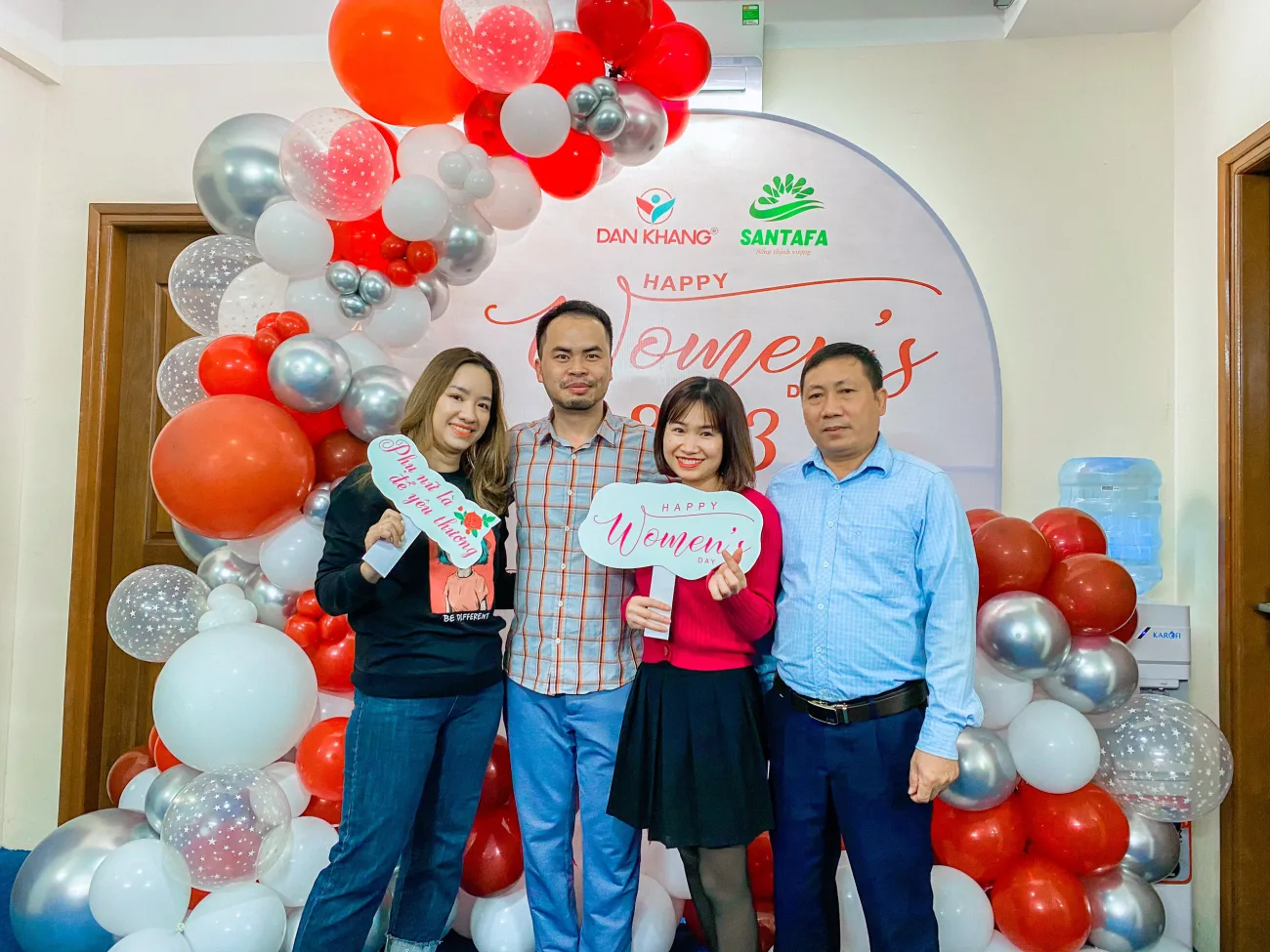 Santafa chúc mừng ngày Quốc tế Phụ nữ 8/3 – Dành tặng yêu thương tới một nửa thế giới Santafa chúc mừng ngày Quốc tế Phụ nữ 8/3 – Dành tặng yêu thương tới một nửa thế giới