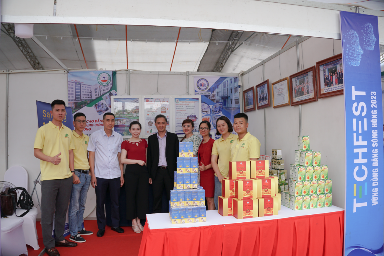 Bộ ba sản phẩm tiêu biểu của Santafa tự hào có mặt tại Techfest vùng đồng bằng sông Hồng 2023 hoi-cho4