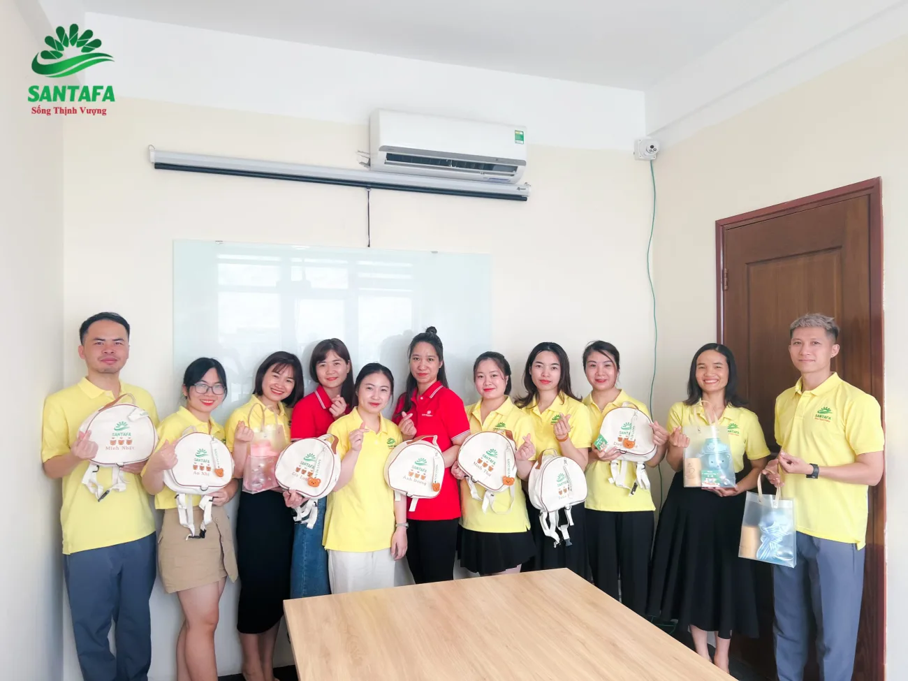 Santafa tổ chức tặng quà Tết Thiếu Nhi 1/6 tang-qua-tet-thieu-nhi-1