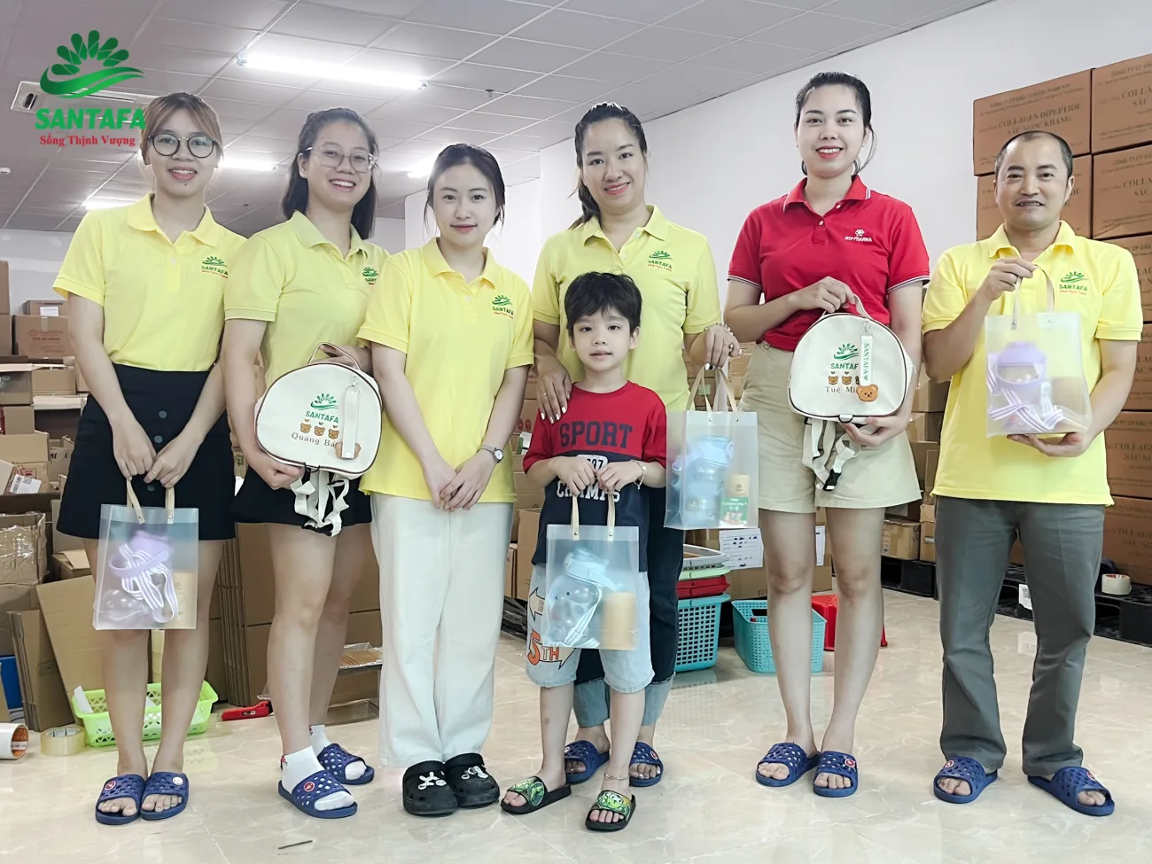 Santafa tổ chức tặng quà Tết Thiếu Nhi 1/6 tang-qua-tet-thieu-nhi-2