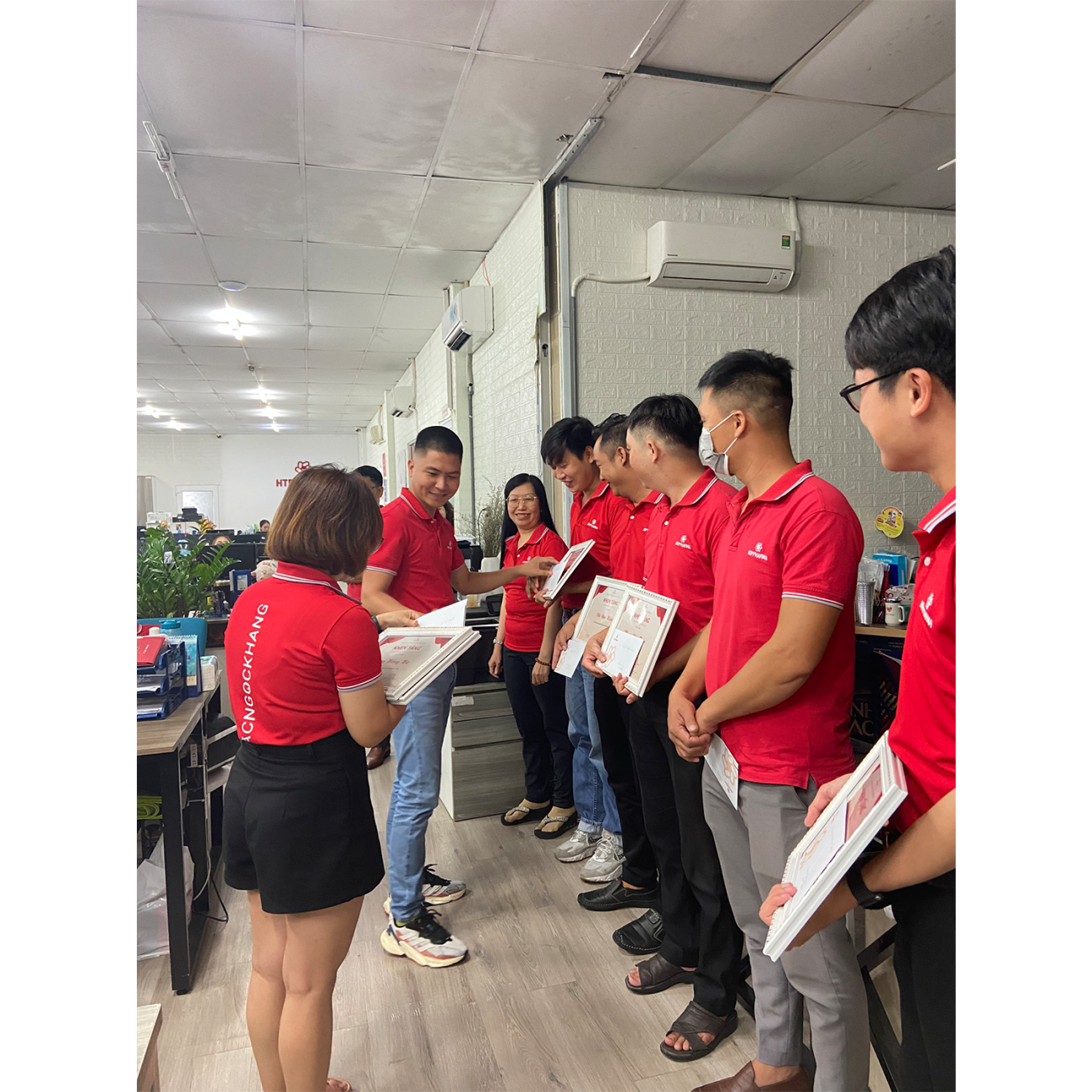 " Song Đông" hợp bích: Đón " Gió Đông" tại khu vực HCM Miền Đông gian lao mà anh dũng hop-kinh-doanh