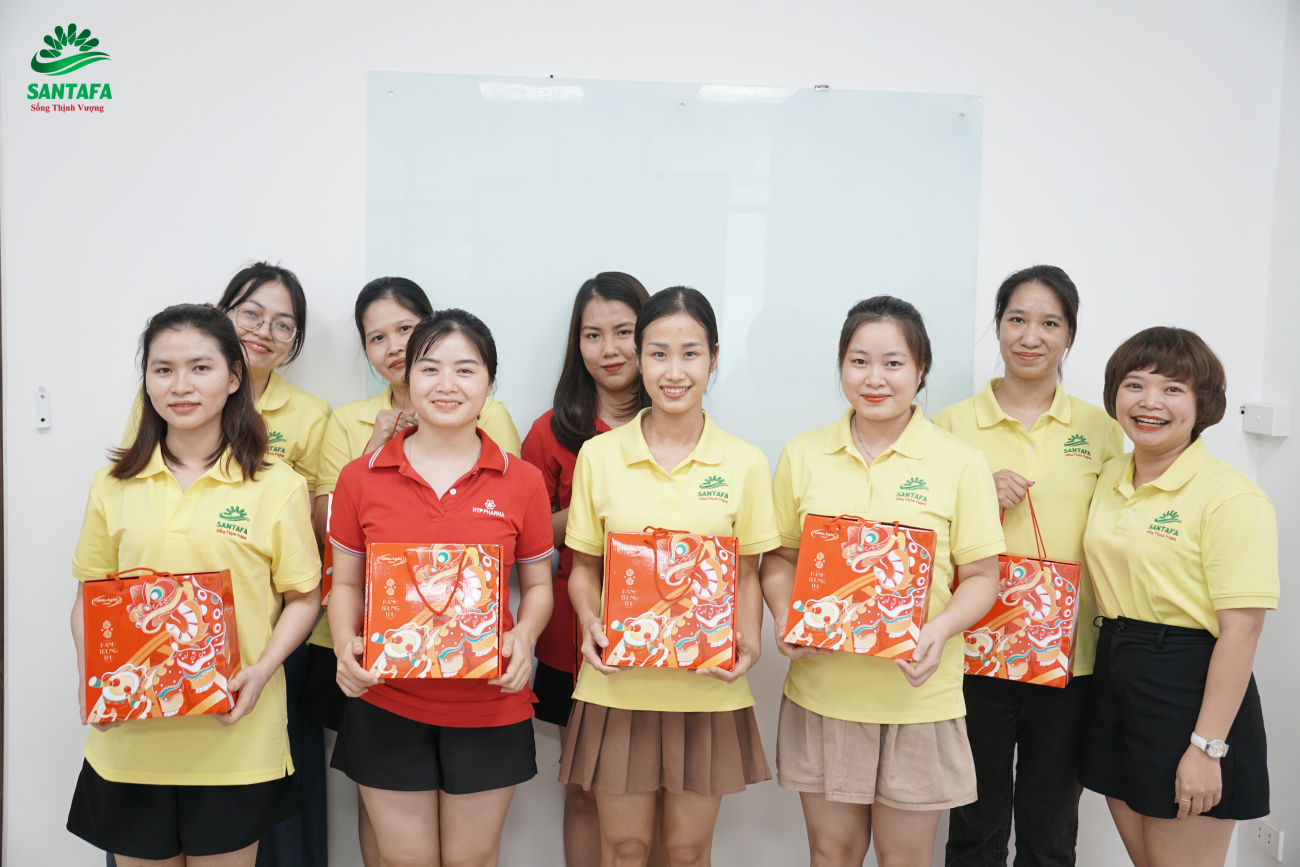 Dược Mỹ phẩm Santafa tặng quà Trung thu sớm cho CBNV Tang-qua-trung-thu
