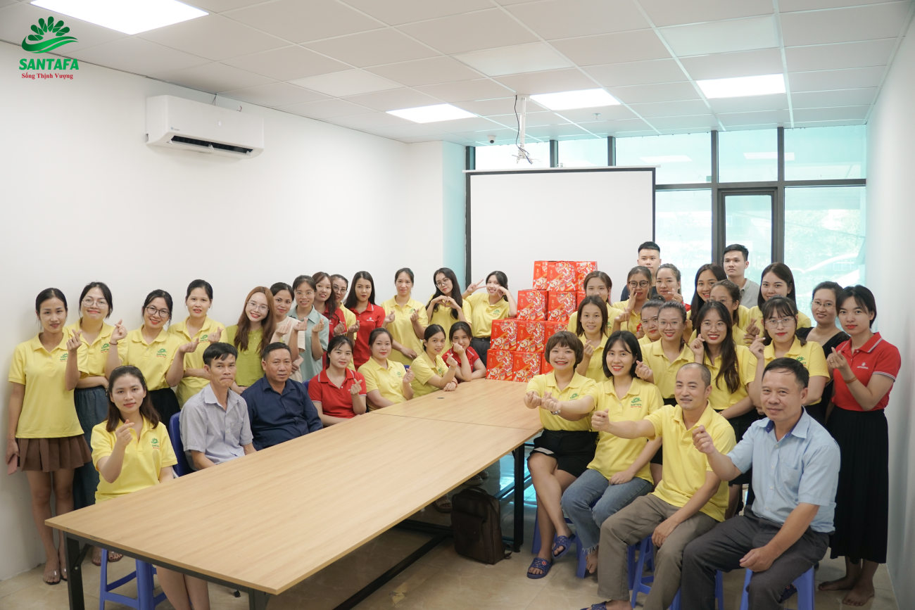 Dược Mỹ phẩm Santafa tặng quà Trung thu sớm cho CBNV Tang-qua-trung-thu