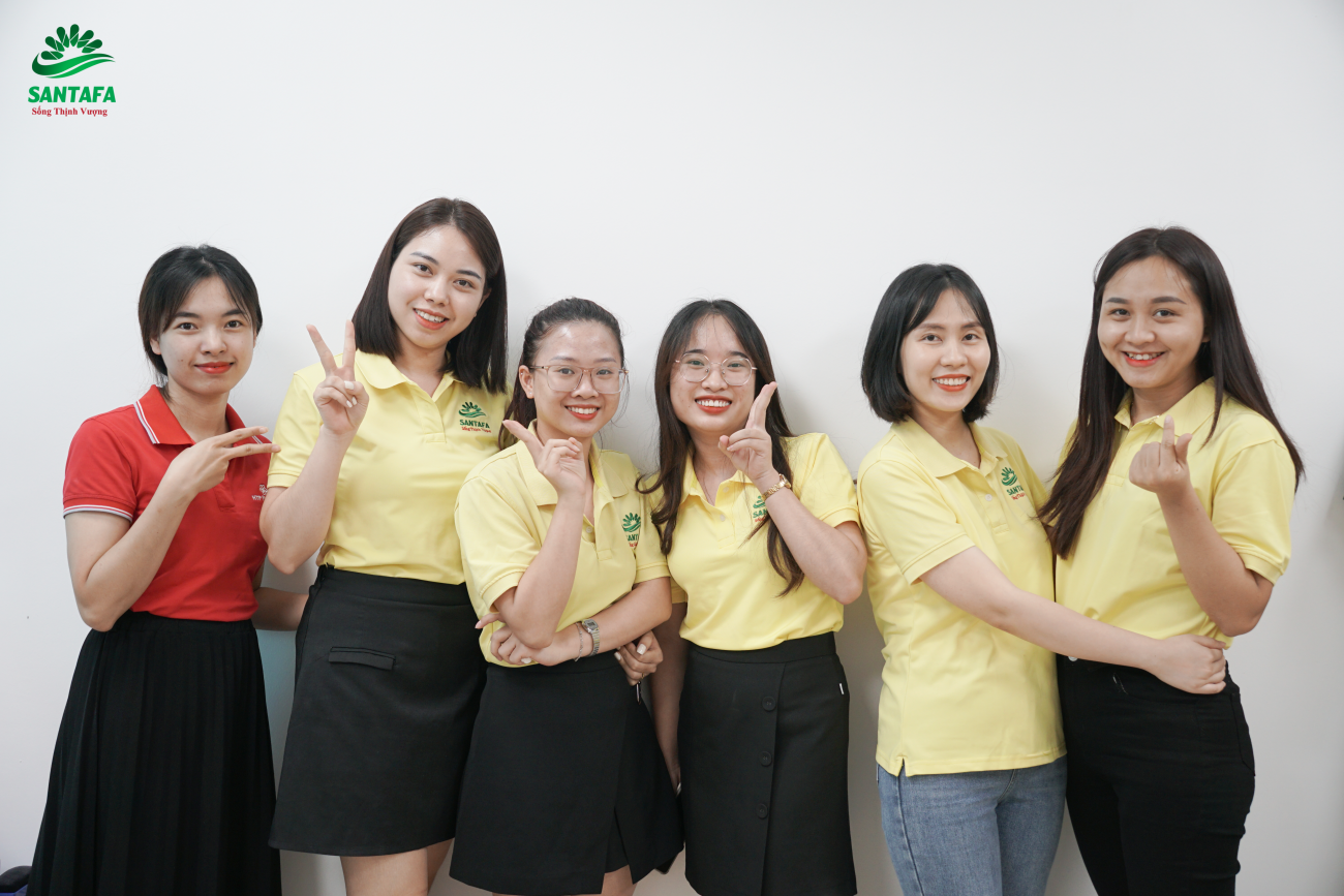 Dược Mỹ phẩm Santafa tặng quà Trung thu sớm cho CBNV Dược Mỹ phẩm Santafa tặng quà Trung thu sớm cho CBNV