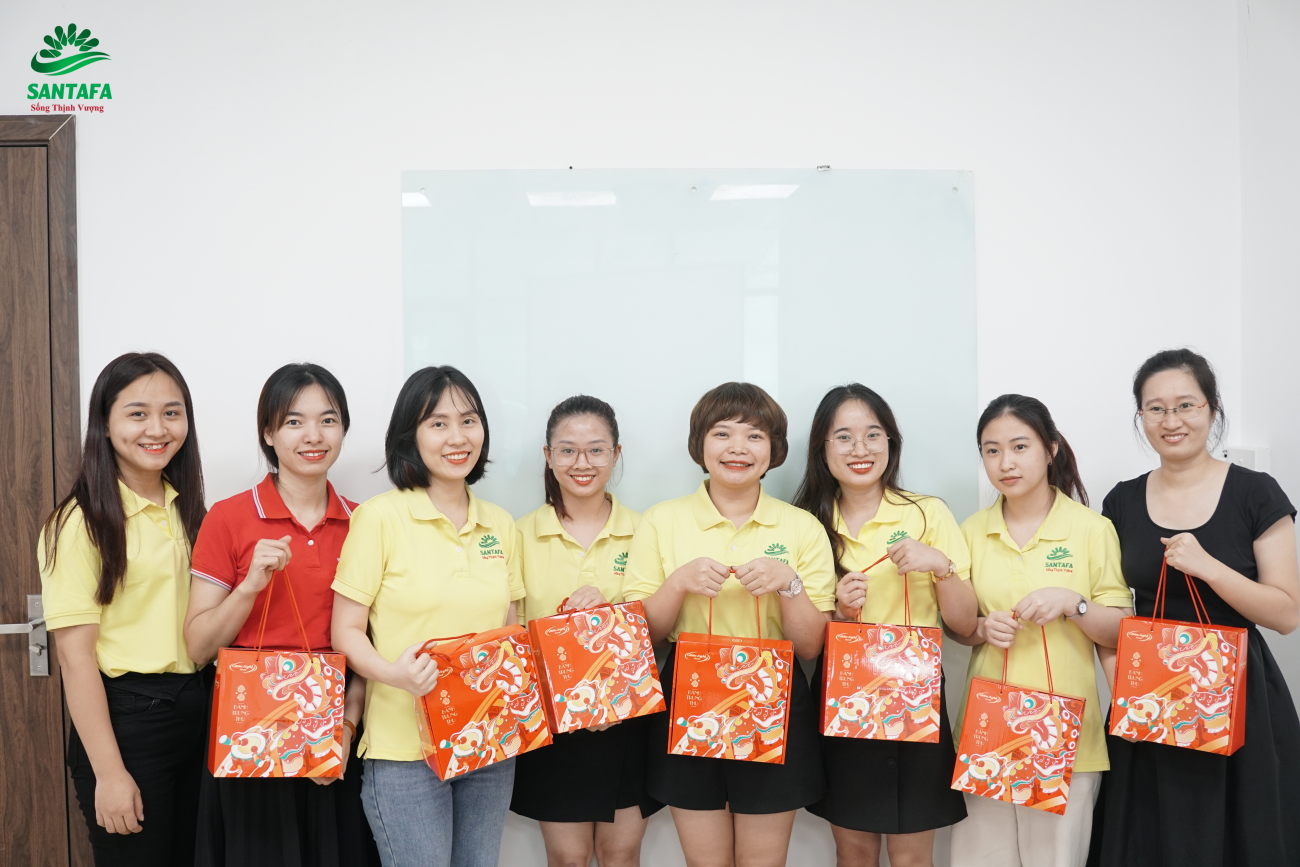 Dược Mỹ phẩm Santafa tặng quà Trung thu sớm cho CBNV Tang-qua-trung-thu