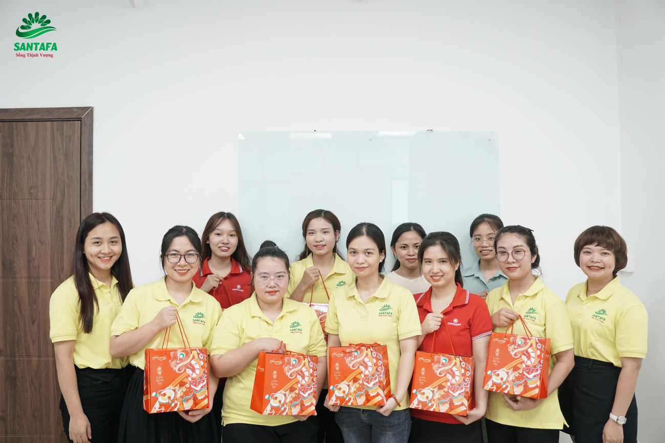 Dược Mỹ phẩm Santafa tặng quà Trung thu sớm cho CBNV Tang-qua-trung-thu