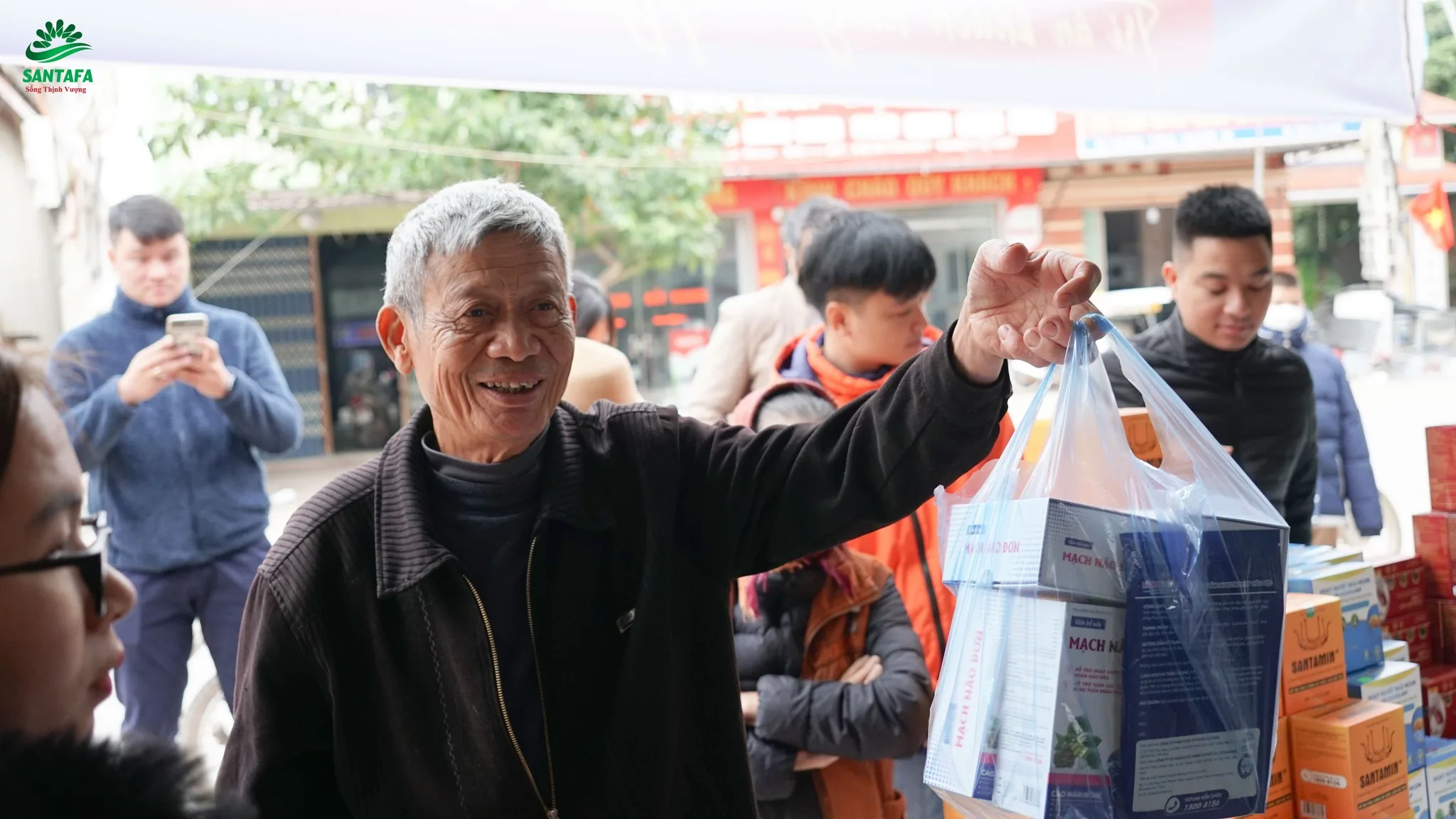 Có ngày đi tới mấy trăm cây số