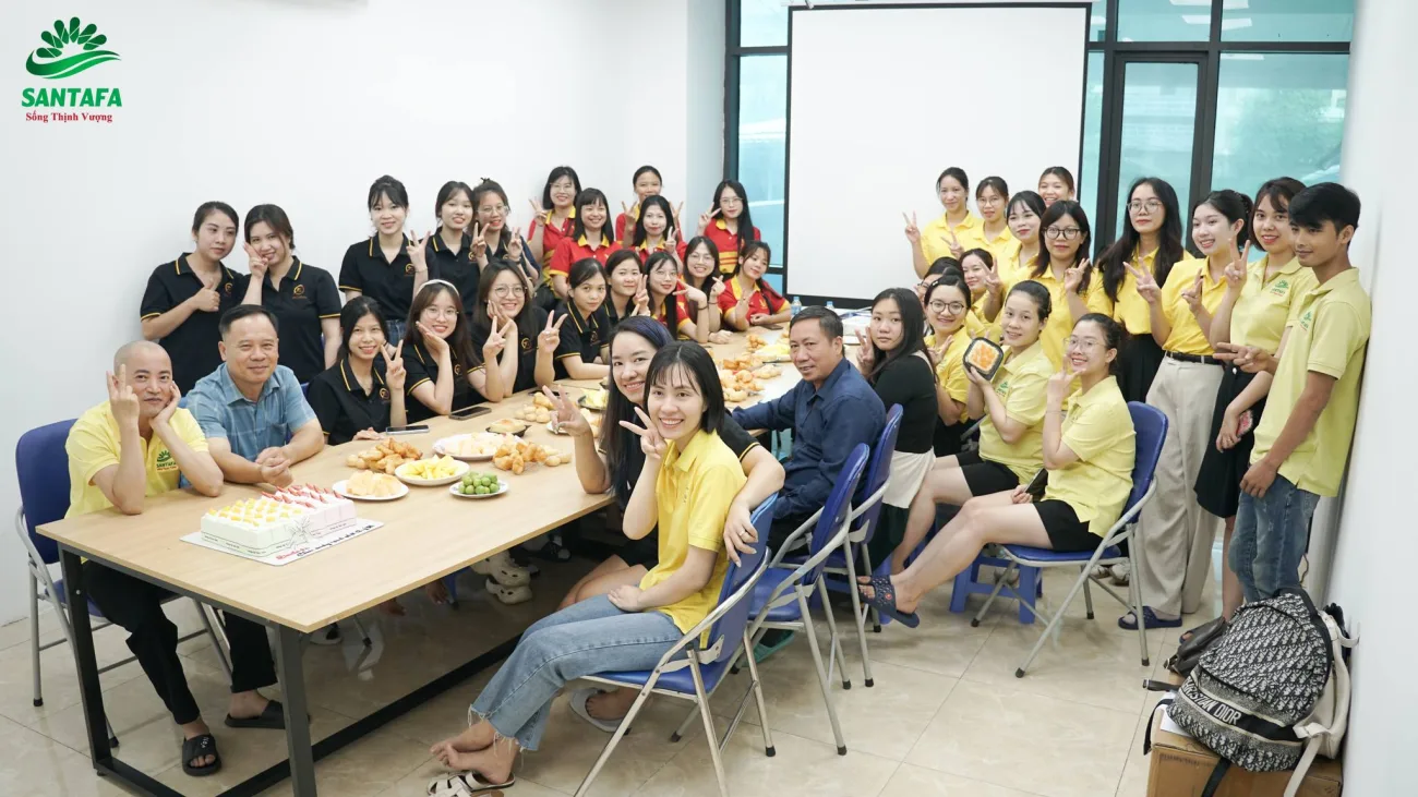 Dược Mỹ phẩm Santafa chúc mừng sinh nhật CBNV Quý II Dược Mỹ phẩm Santafa chúc mừng sinh nhật CBNV Quý II
