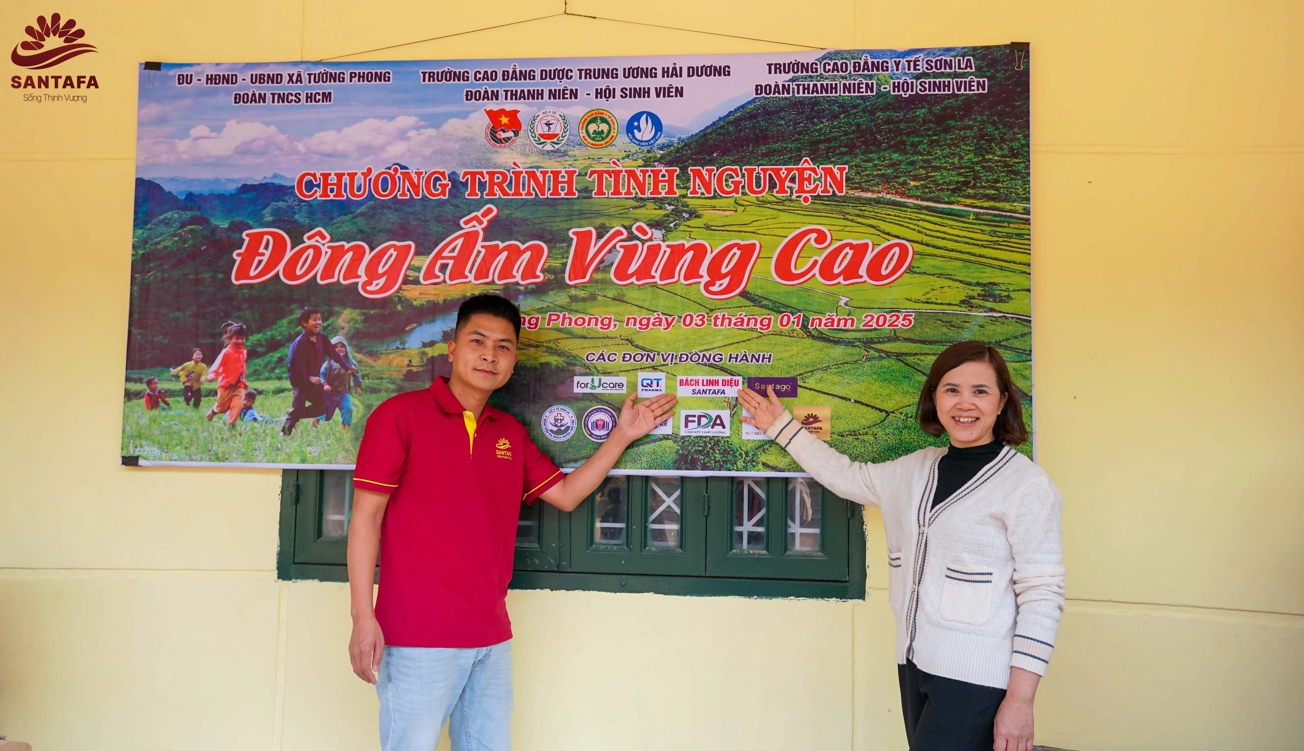 "Có túi rau với chục trứng gà, cháu cầm lấy cho cụ vui..."
