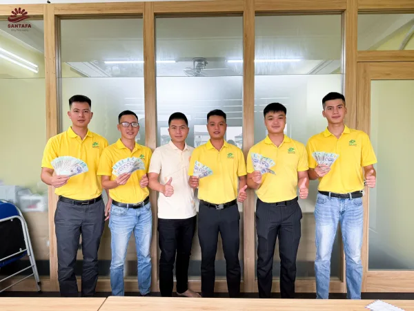 Dược Mỹ Phẩm Santafa trao thưởng cho các CBNV đạt thành tích xuất sắc tháng 8