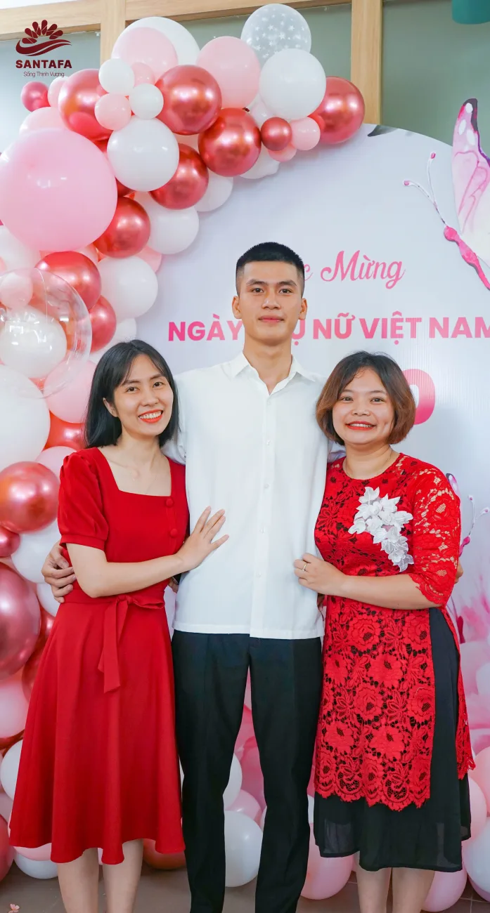 Dược Mỹ phẩm Santafa tưng bừng tổ chức chương trình chúc mừng Ngày Phụ Nữ Việt Nam 20-10 Dược Mỹ phẩm Santafa tưng bừng tổ chức chương trình chúc mừng Ngày Phụ Nữ Việt Nam 20-10