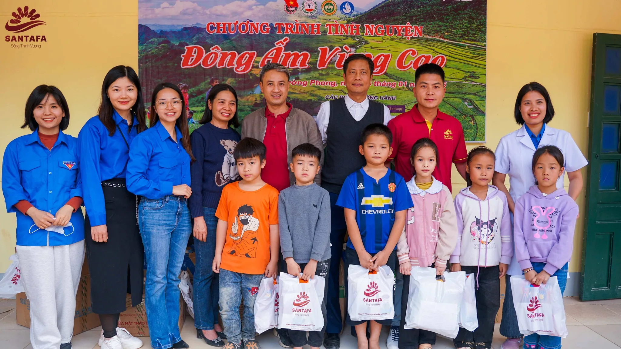 "Cảm ơn cô chú đã cho con một bữa no"