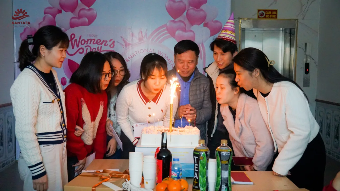 Dược Mỹ phẩm Santafa chúc mừng sinh nhật CBNV quý I/2025 Dược Mỹ phẩm Santafa chúc mừng sinh nhật CBNV quý I/2025