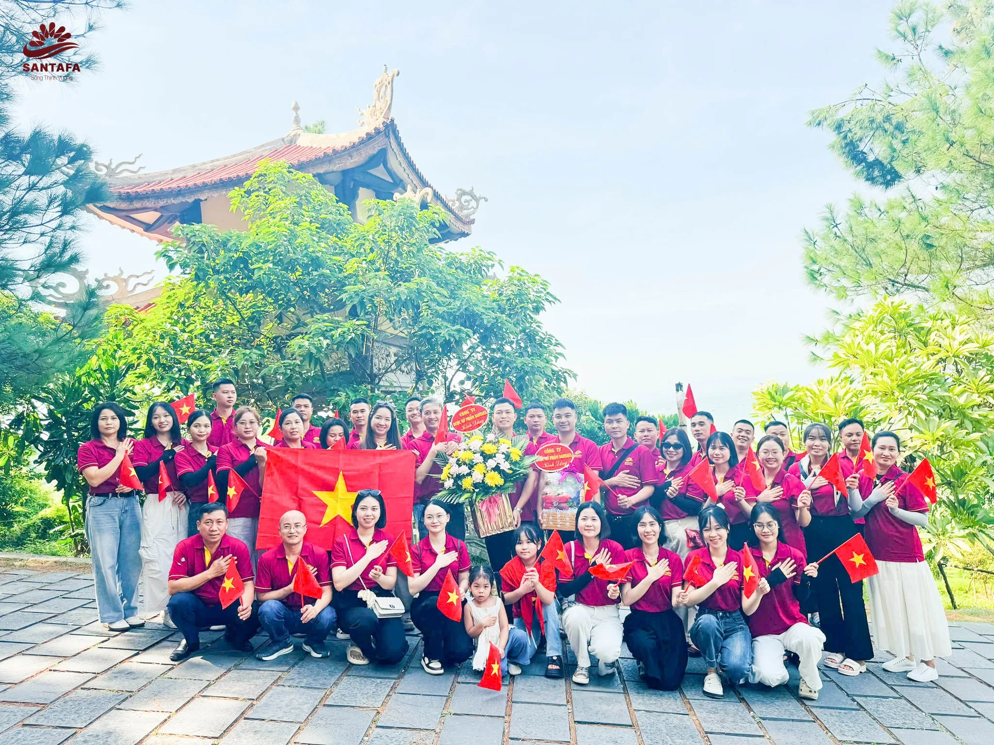 Dược Mỹ phẩm Santafa thăm viếng mộ Đại Tướng Võ Nguyên Giáp