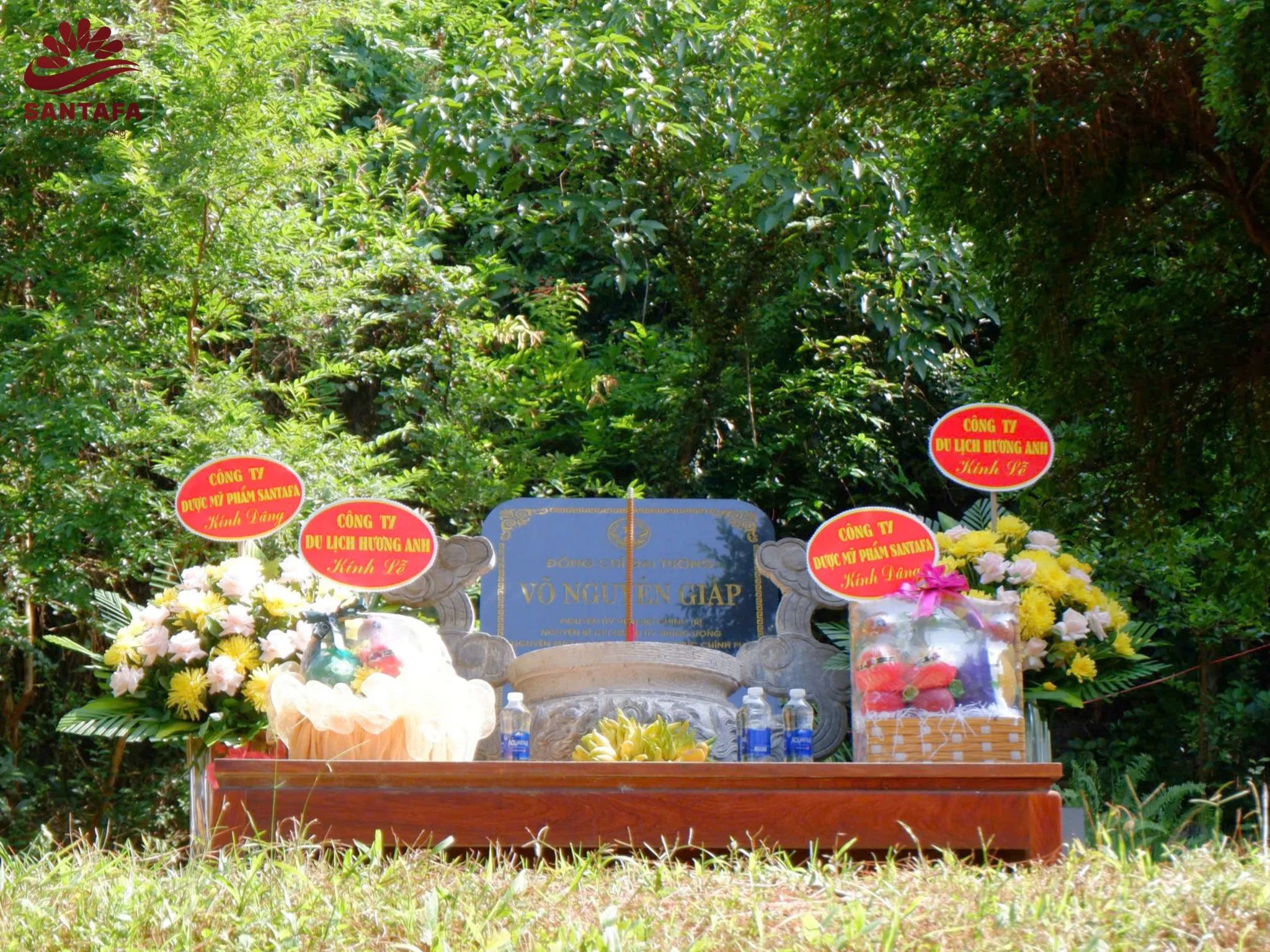 Dược Mỹ phẩm Santafa thăm viếng mộ Đại Tướng Võ Nguyên Giáp