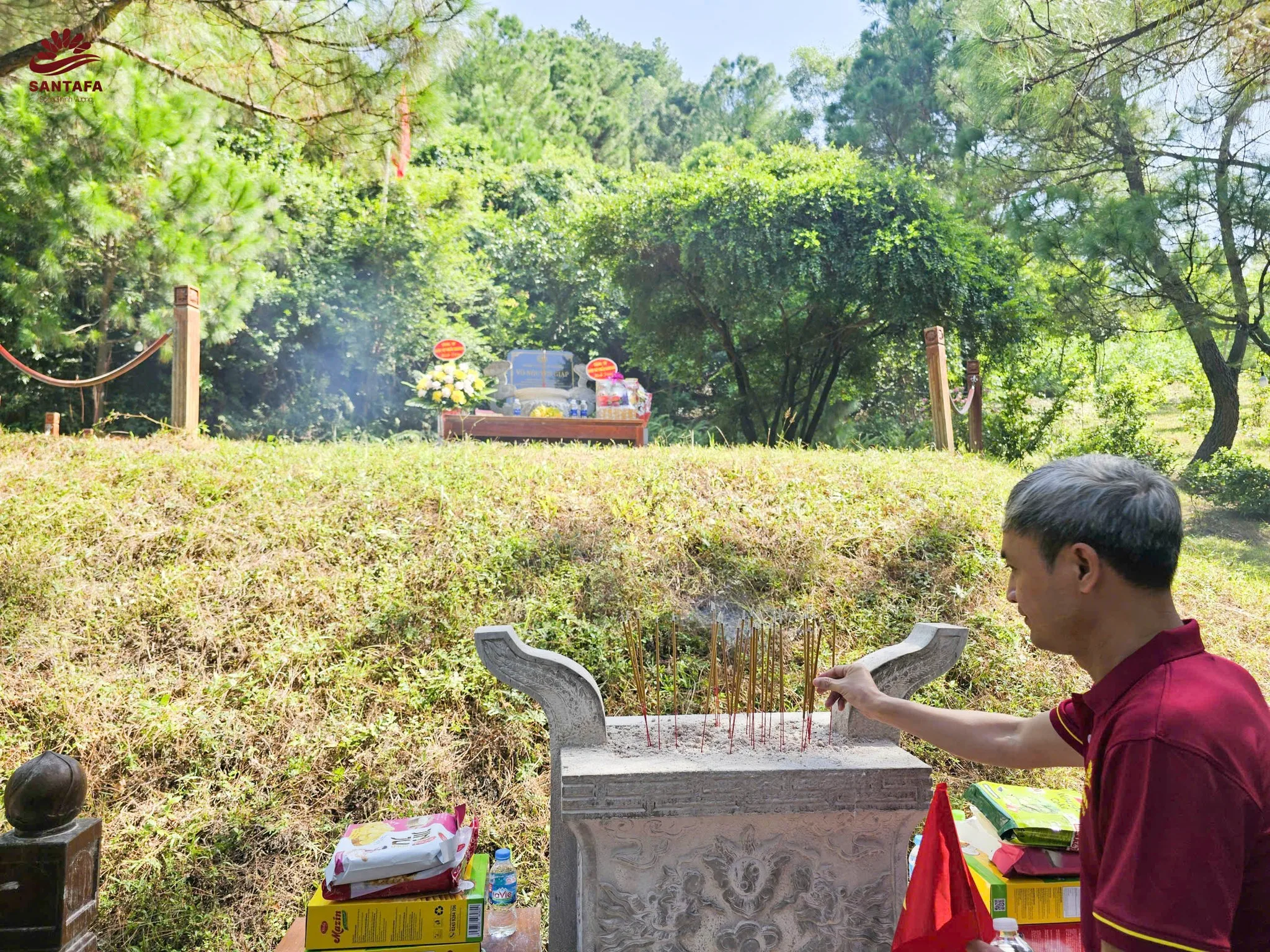 Dược Mỹ phẩm Santafa thăm viếng mộ Đại Tướng Võ Nguyên Giáp