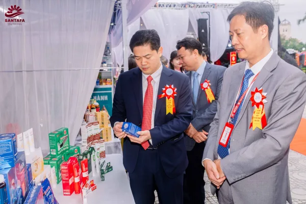 Dược Mỹ phẩm Santafa chúc mừng Trường Cao Đẳng Dược Trung ương Hải Dương kỷ niệm 60 năm ngày truyền thống (03/11/1965 – 03/11/2025) Dược Mỹ phẩm Santafa chúc mừng Trường Cao Đẳng Dược Trung ương Hải Dương kỷ niệm 60 năm ngày truyền thống (03/11/1965 – 03/11/2025)